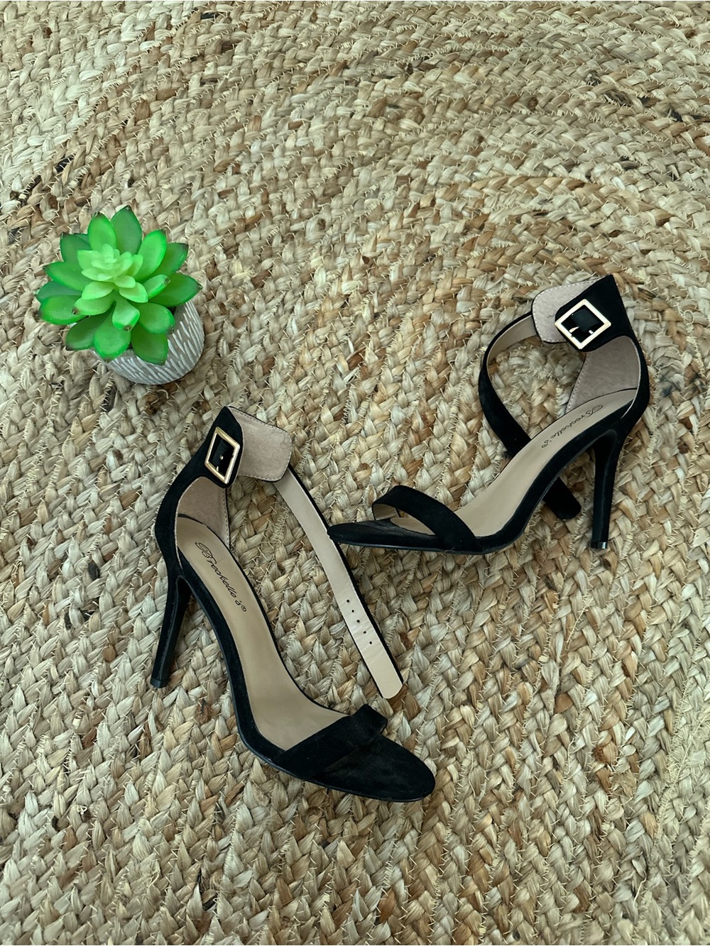 BLACK HEELS